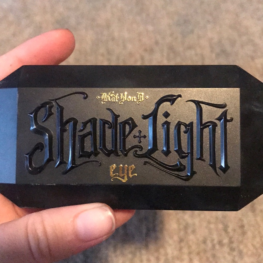 Kay Von D shade and light eye